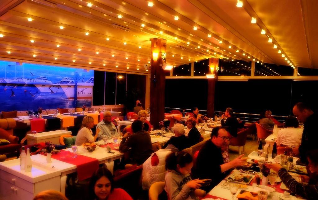 Alp Otel Restaurant คุชุกคูยู ภายนอก รูปภาพ