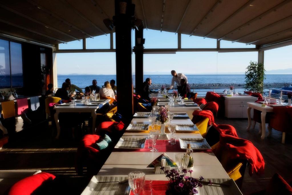 Alp Otel Restaurant คุชุกคูยู ภายนอก รูปภาพ